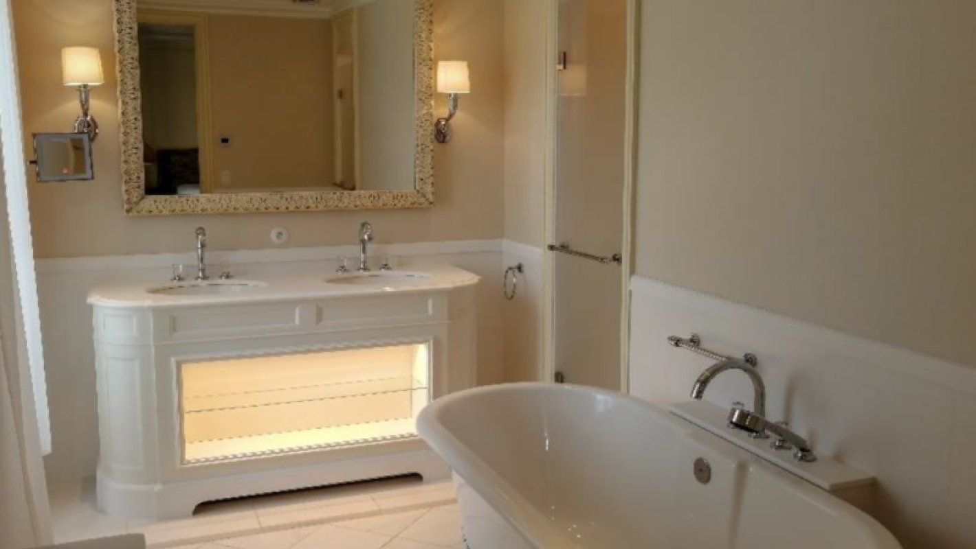 Illustration de l'article Moulures et plinthes au Grand Palais de Biarritz