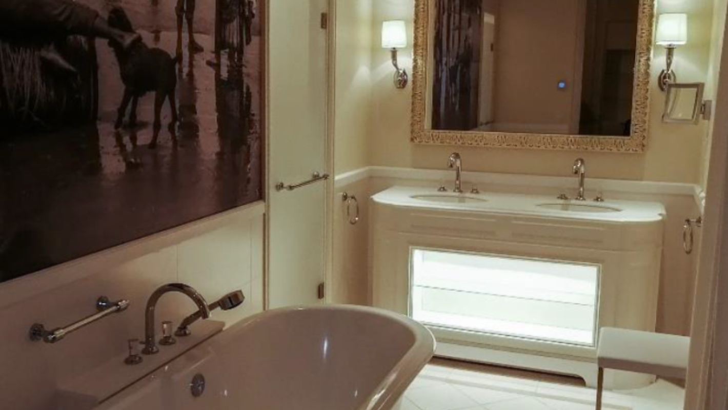 Photos de la réalisation Moulures et plinthes au Grand Palais de Biarritz